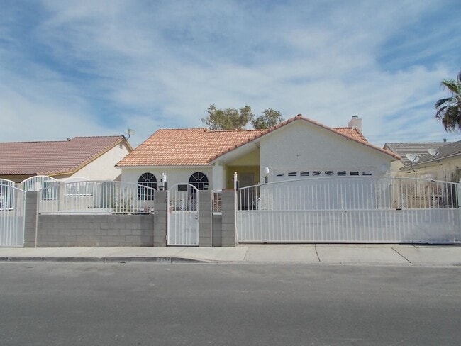 Building Photo - Stylishly Updated Single-Story 4BD Home with Sparkling Pool & Covered Patio Retreat