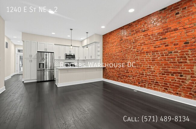 1240 E St NE