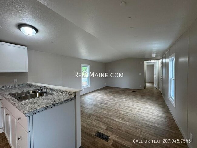 Photo - 108 D St