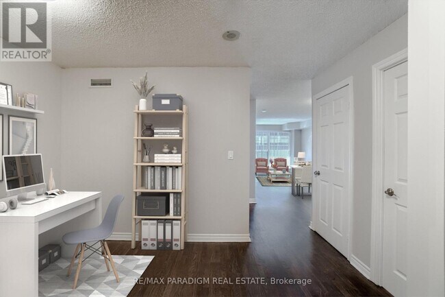 Photo - 270 Wellington St W Unit 213