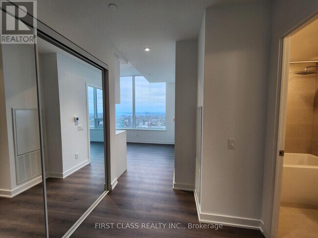 Photo - 8 Wellesley St W Unité PH07