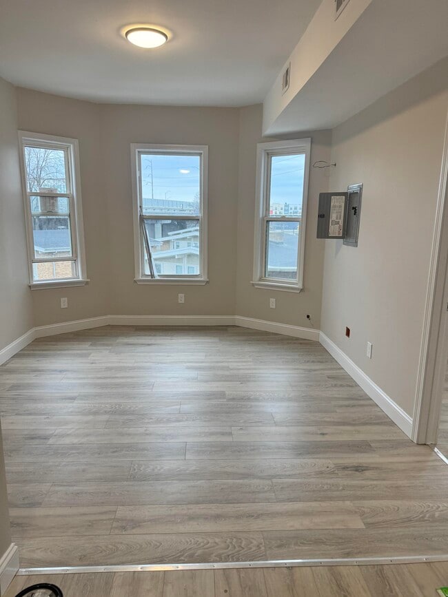 Photo - 241 Walnut St Unit 2