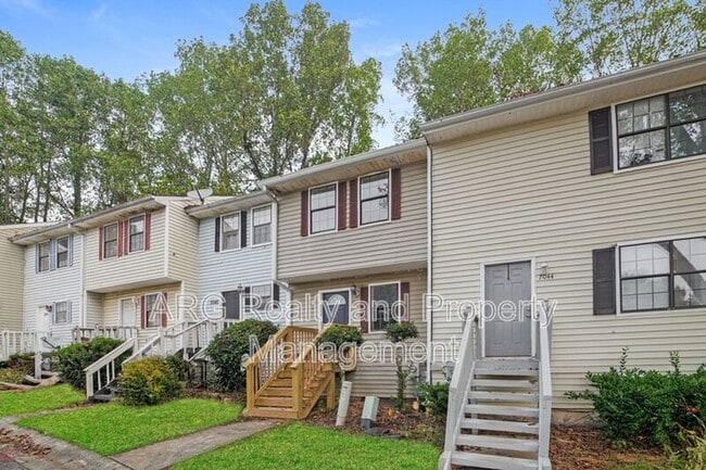 Photo - 7042 Oakhill Cir