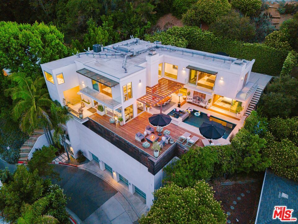Photo - 8854 Hollywood Hills Rd