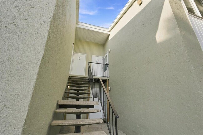 570 Bahia Cir Unit B