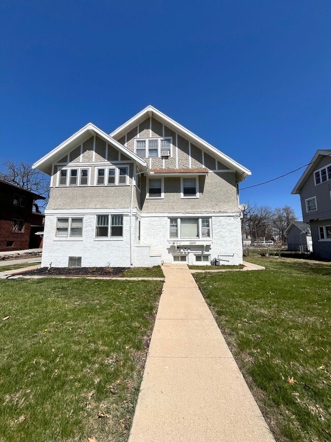 Building Photo - 3309 University Ave