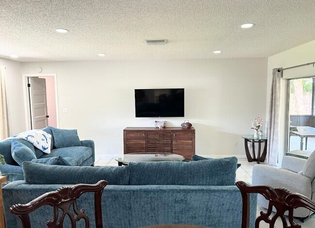 Photo - 727 Gilda Dr