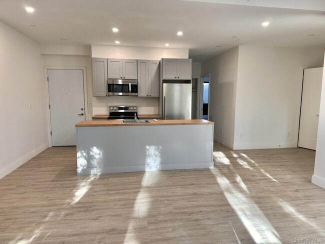 Photo - 362 W Merrick Rd Unit 104