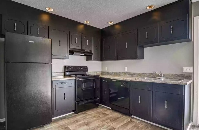 Building Photo - Country Oaks Rental