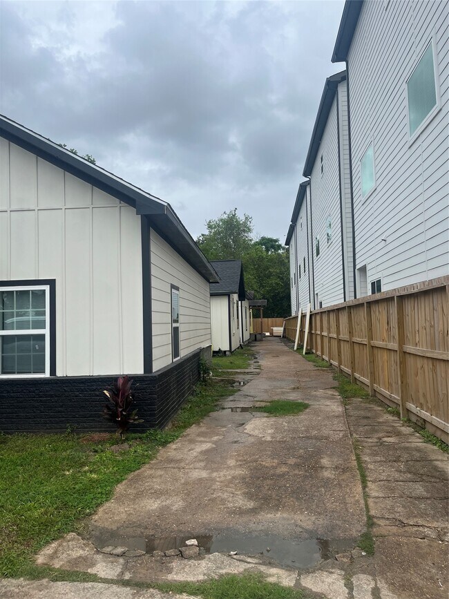 Photo - 3209 Ennis St