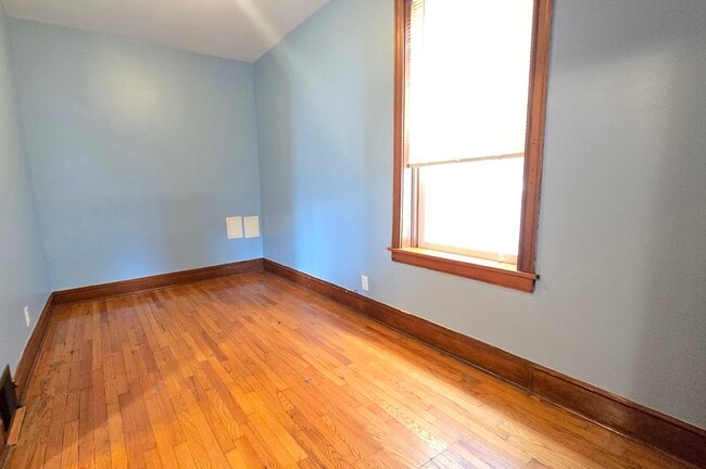 Photo - 3337 N Springfield Ave Unit 1