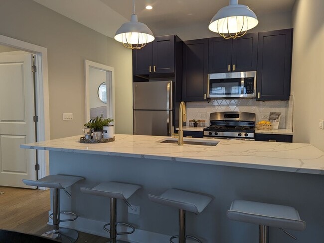 Photo - 4409 N Seeley Ave Unidad 3B