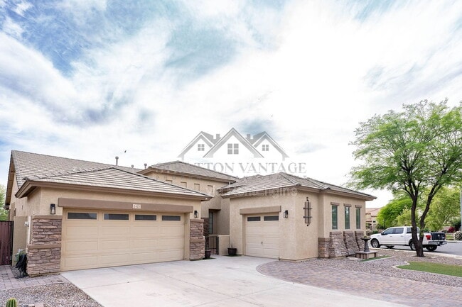 Photo - 2425 E Redwood Ct