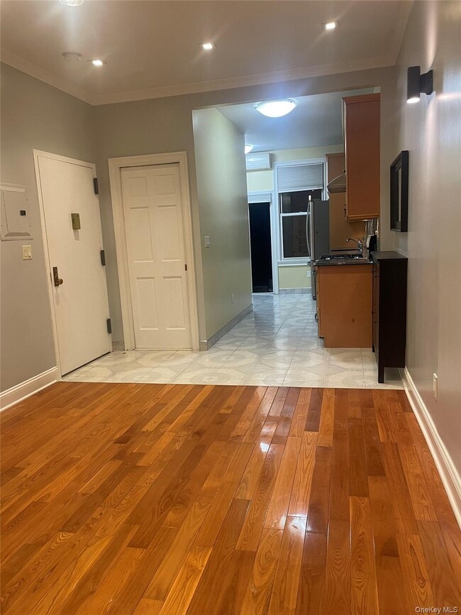 Photo - 72-31 68th St