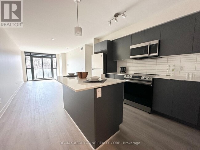 Photo - 3385 Dundas St W