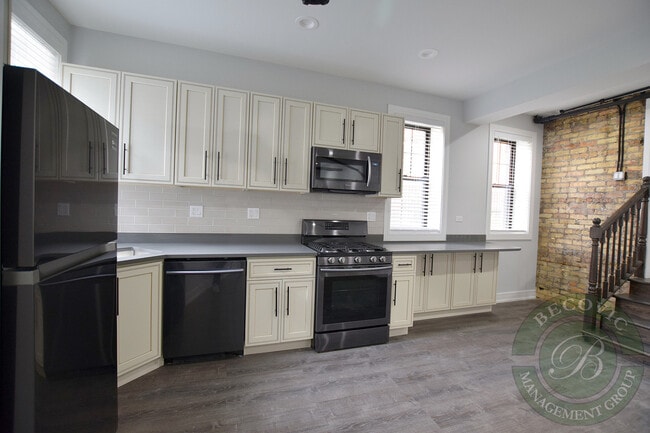 Photo - 6105 N Winthrop Ave Unidad g