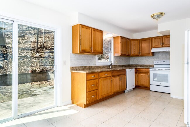 Photo - 196 Hope St Apartamento Unidad A