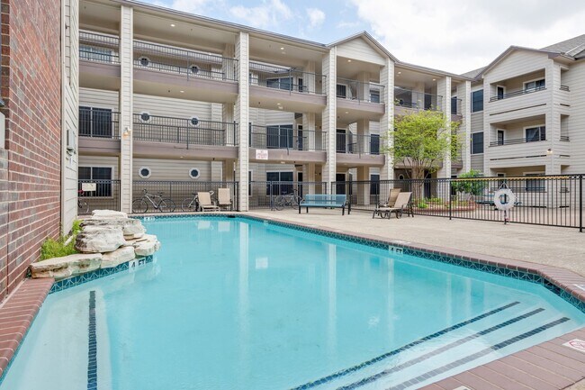 UT PRE LEASE: 3 BR / 2 BA West Campus Cond... - UT PRE LEASE: 3 BR / 2 BA West Campus Cond... House
