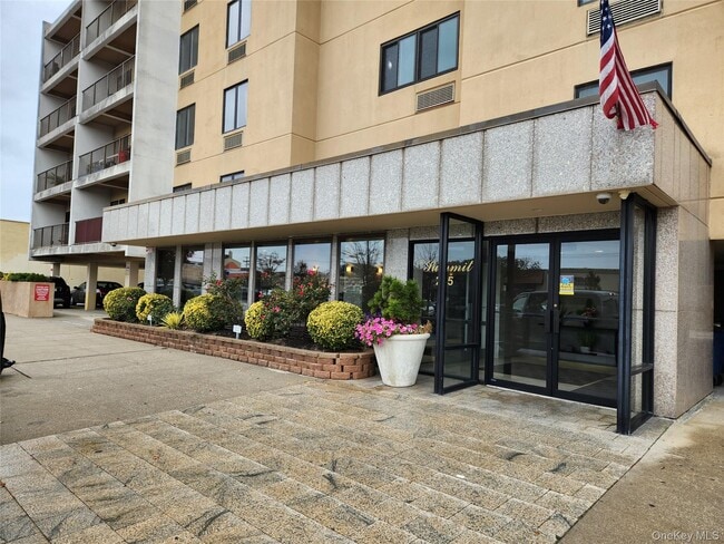 Building Photo - 235 W Park Ave Unit 106
