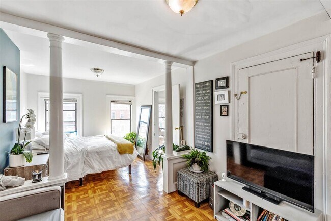 Photo - 519.5 Manila Ave Casa