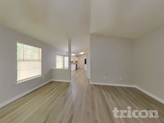 Photo - 270 Rosewood Dr