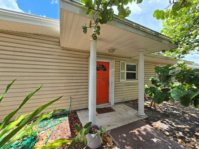 Building Photo - 6346 Beechwood Ave Unit Main house
