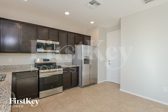 Photo - 2851 N Fair Oaks Ave