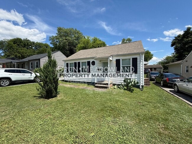 Photo - 2620 Woodbine Ave