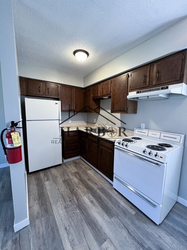 Building Photo - Renovated 1 Bedroom 1 Bath - SPECIAL: Lower rent for a 6 month Lease Unit 616