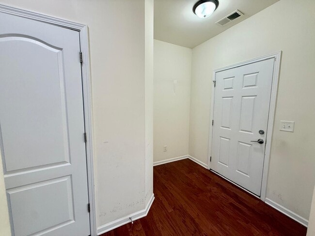 Photo - 7021 Broughton Ln