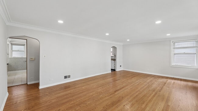 Photo - 893 S Poplar Ave