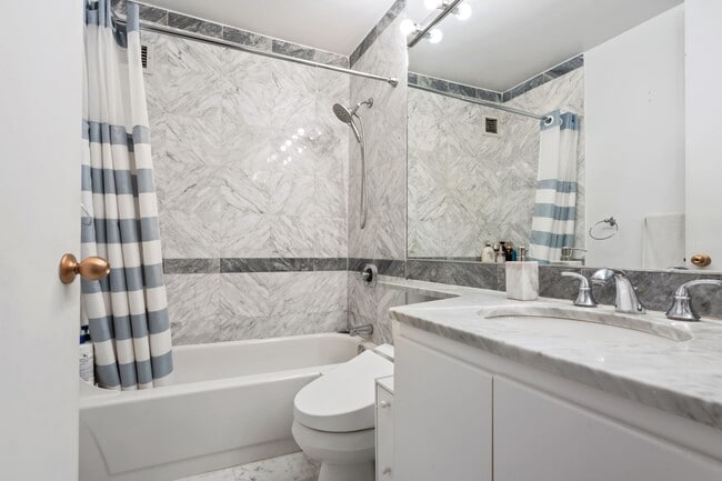 Photo - 500 W 43rd St