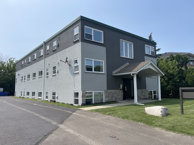 Building Photo - 289 Indian Rd S Unit 7