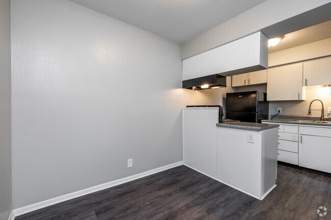 2BR, 1BA - 900 SF - Dining Room