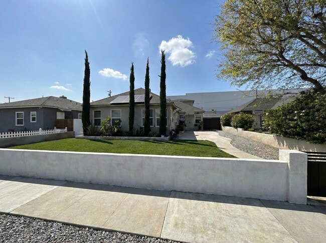 Photo - 2269 Euclid Ave Unit B