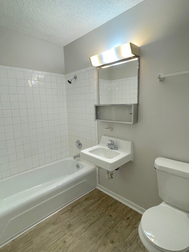 Photo - OakTree Flats