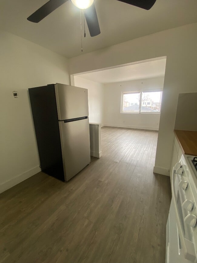 Photo - 813D Courtois Unit D