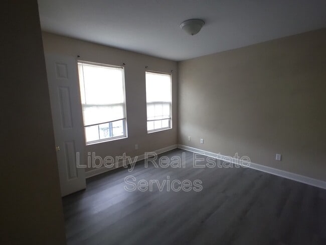 Photo - 114 Governors Blvd