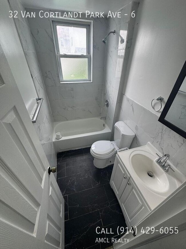 Photo - 32 Van Cortlandt Park Ave Unidad 6