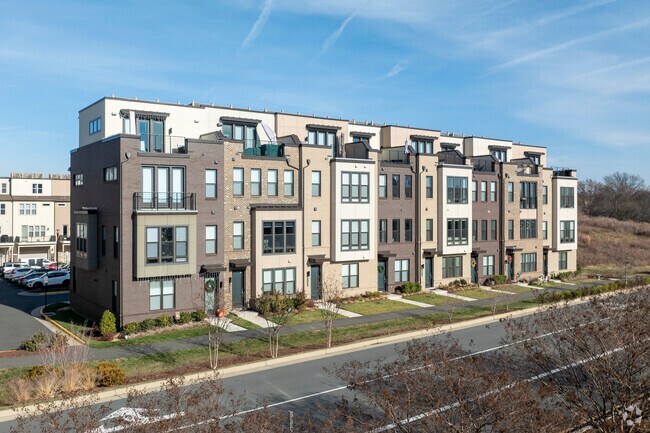 Front - Commonwealth Place at Westfields Townhomes
