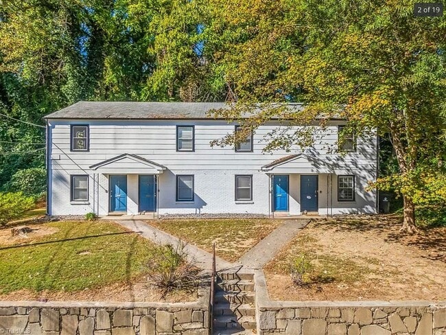 Building Photo - 2 bedroom/1.5 bathroom townhome in Ardmore