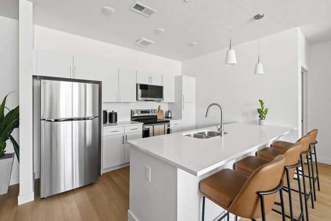 Photo - The Henley Apartments