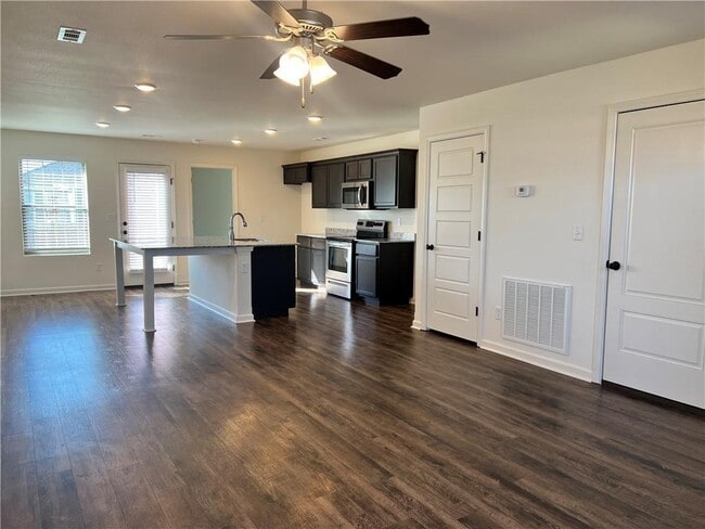Photo - 820 S Parrot Ln