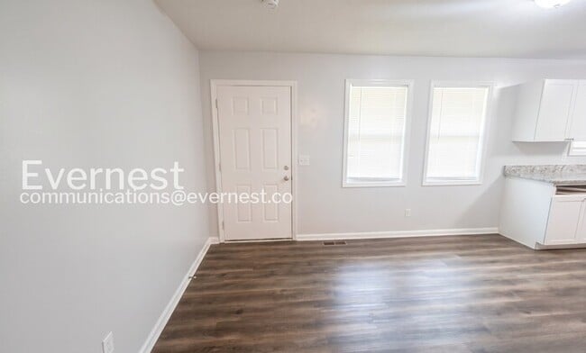 Photo - 715 W Creek Cir