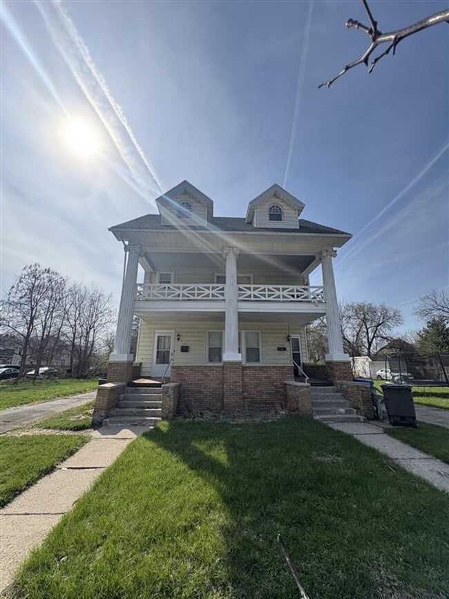 Building Photo - 2447/2449 Maplewood Ave Unit 2447 Maplewood Ave