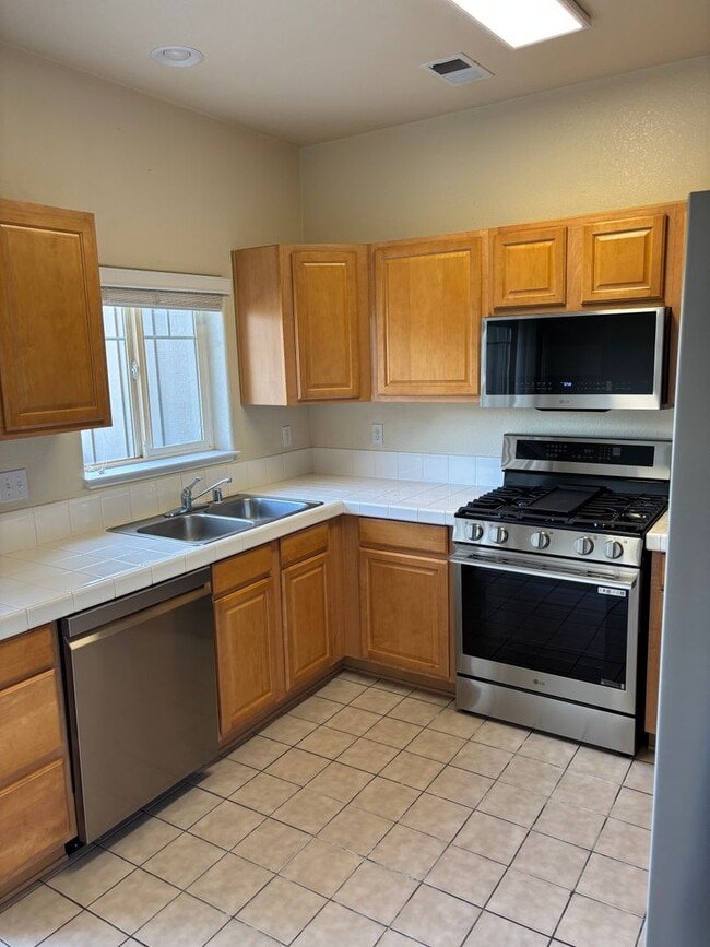 Photo - 2 bed - 2.5 bath - 2 car garage Townhome