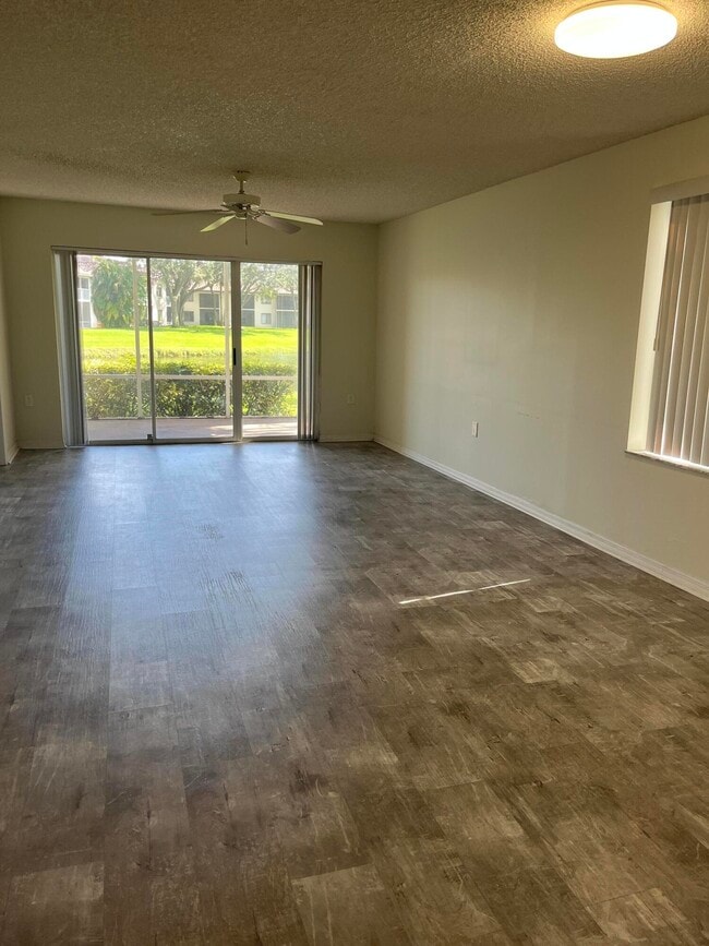 Building Photo - 6104 Glenmoor Dr Unit 6104