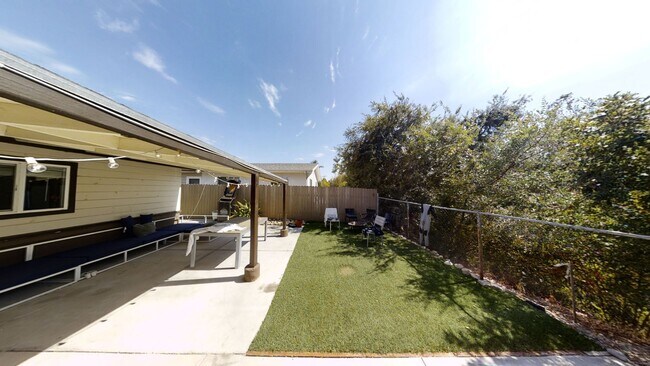 5230 E Falls View Dr