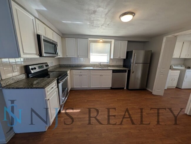 Photo - 3/2/1 1508 Sq. Ft. LARGE Corner Lot home: Updated Kitchen & Baths, NEW paint, NEW floors, Fenced ...