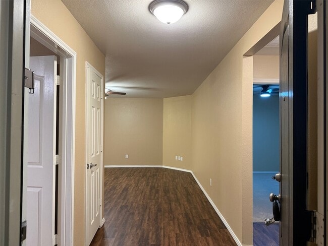 Photo - 9928 Southgate Dr